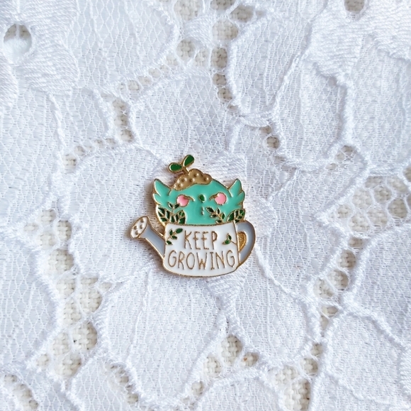 ⭐"Keep Growing" Enamel Pin - Picture 2 of 7